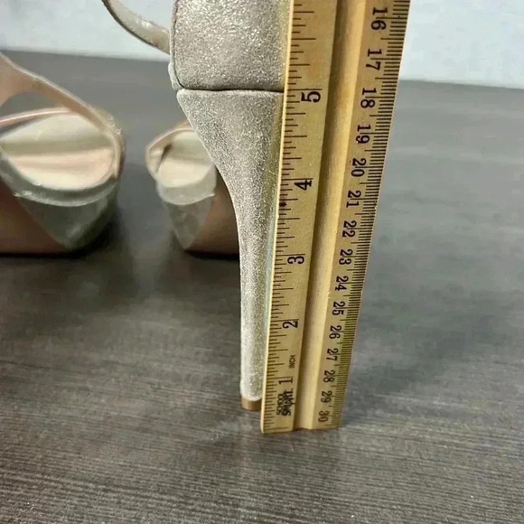 PELLE MODA Onora T-strap Sandal In Platinum Size 10M - Picture 5 of 9